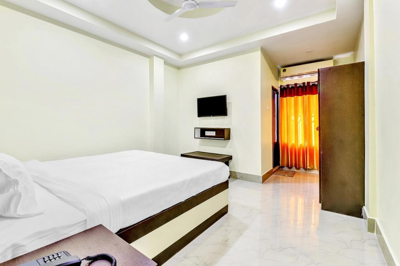 Capital O 85514 Kalpana Hotel Guwahati Exterior foto