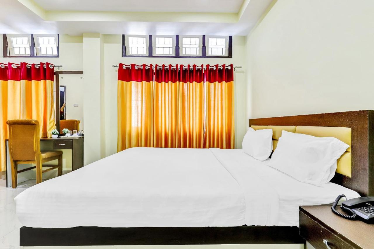 Capital O 85514 Kalpana Hotel Guwahati Exterior foto