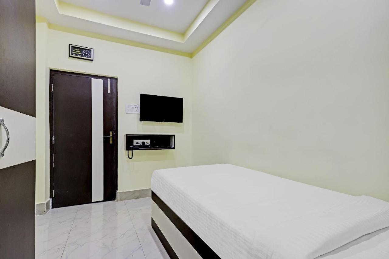 Capital O 85514 Kalpana Hotel Guwahati Exterior foto