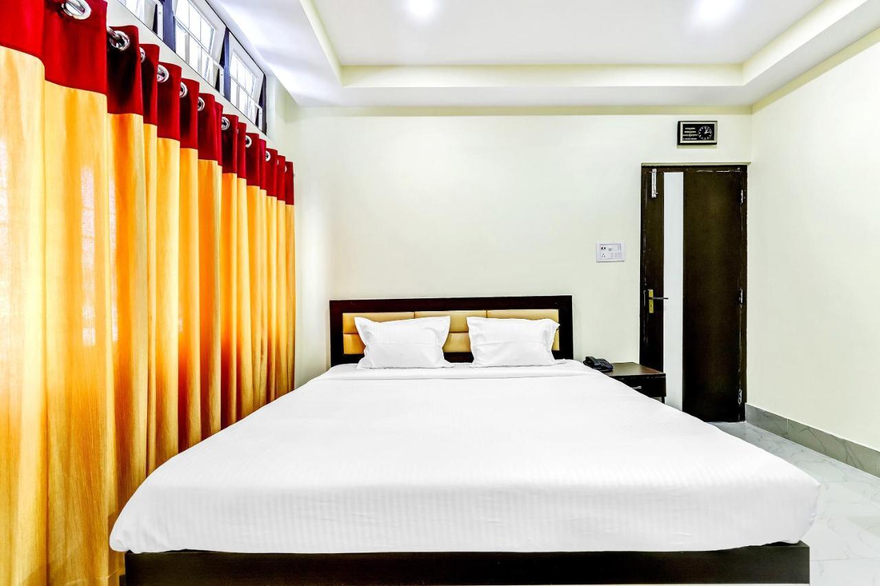 Capital O 85514 Kalpana Hotel Guwahati Exterior foto