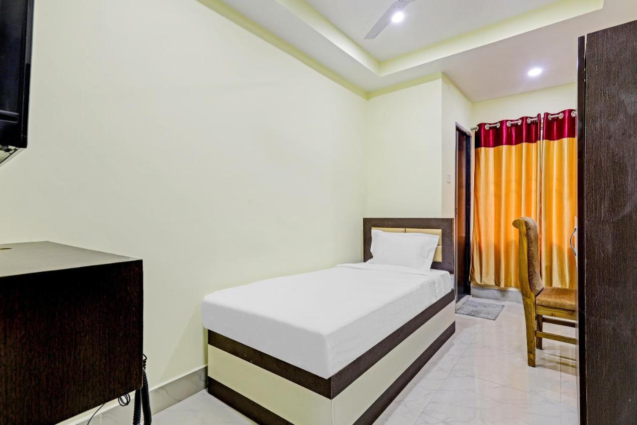 Capital O 85514 Kalpana Hotel Guwahati Exterior foto